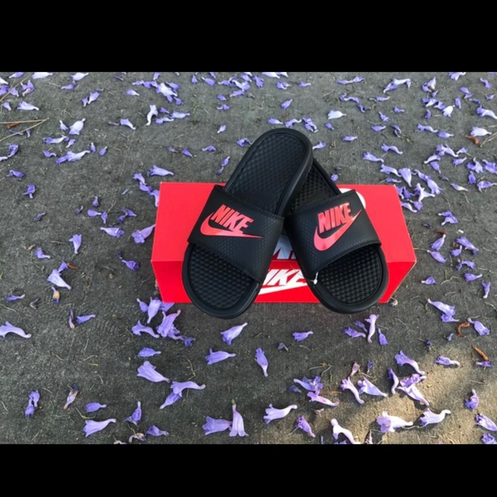 Nike Benassi “Just Do It” Black/Challenge Red